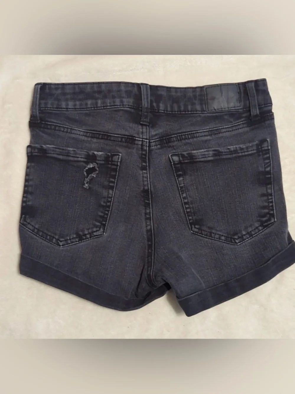 Aero size 6 Black Distressed Women's Denim Cutoff Shorts high rise midi